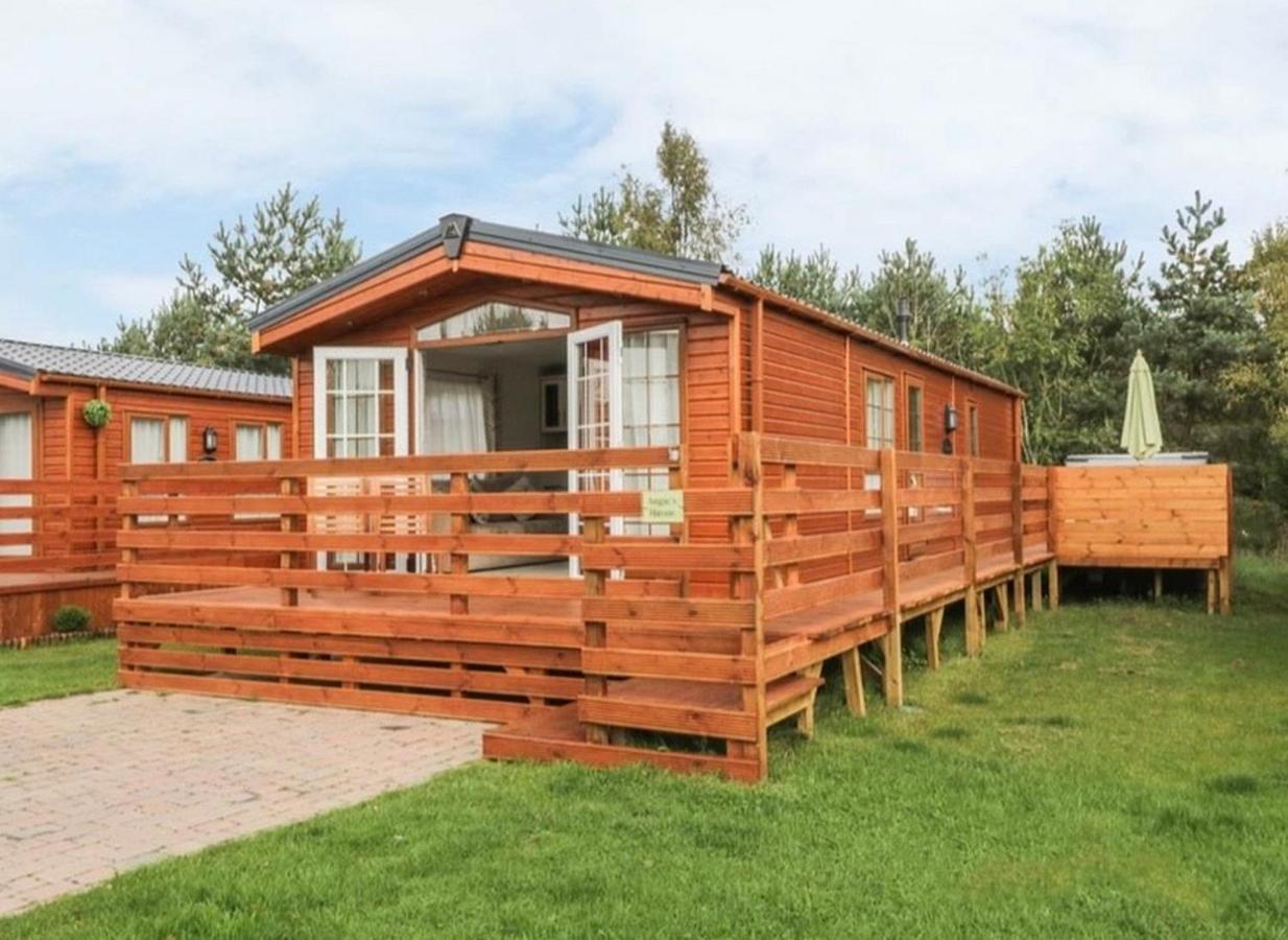 Angie'S Haven, Superb 2 Bedroom Lodge With Hot Tub - Sleeps 6 - Felmoor Park Morpeth Luaran gambar