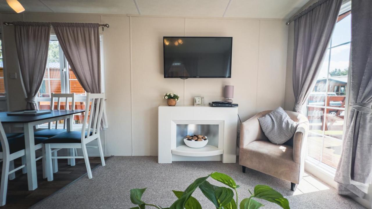 Angie'S Haven, Superb 2 Bedroom Lodge With Hot Tub - Sleeps 6 - Felmoor Park Morpeth Luaran gambar