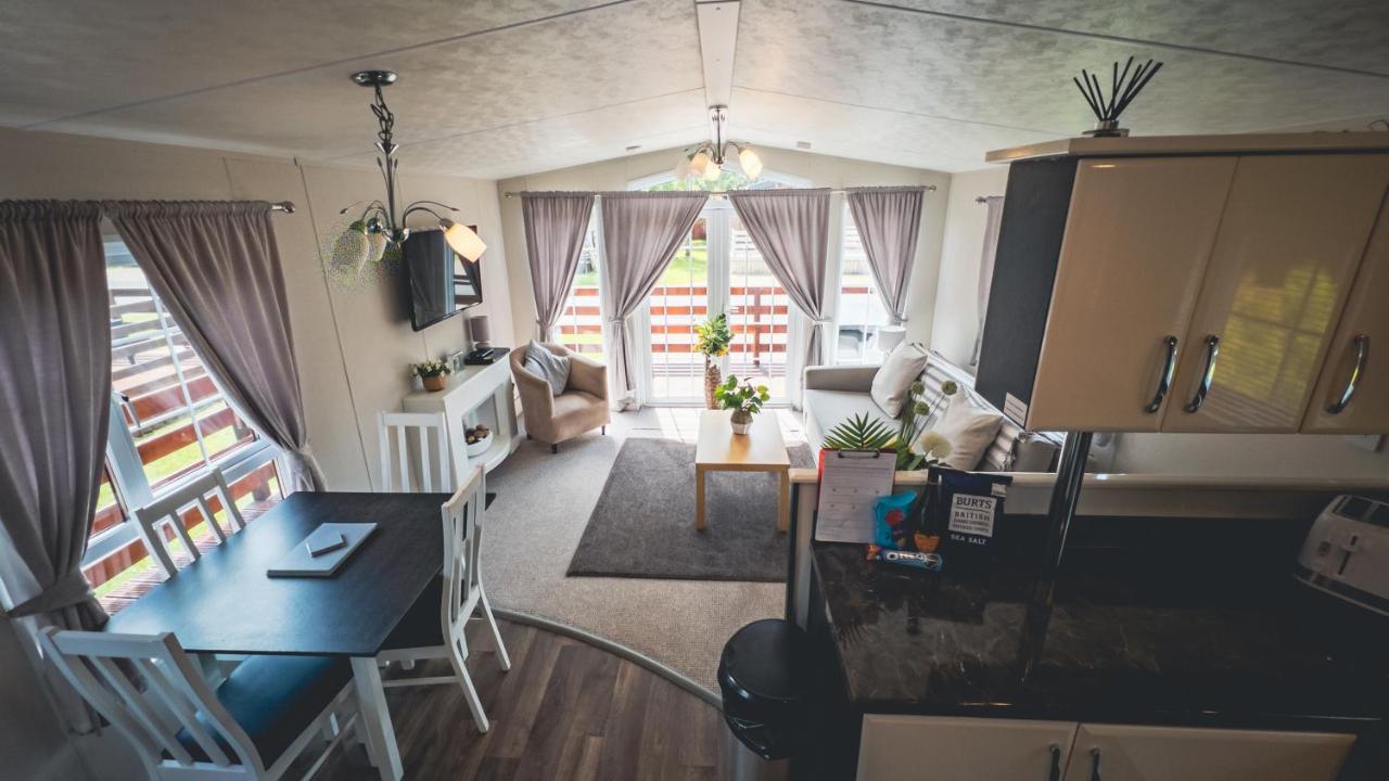 Angie'S Haven, Superb 2 Bedroom Lodge With Hot Tub - Sleeps 6 - Felmoor Park Morpeth Luaran gambar