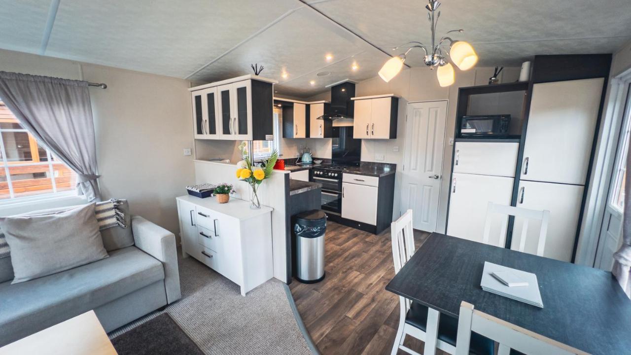 Angie'S Haven, Superb 2 Bedroom Lodge With Hot Tub - Sleeps 6 - Felmoor Park Morpeth Luaran gambar